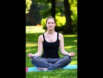 सूर्यमुद्रासन योग से कम करें अपना वजन, इसके और भी है कई फायदे