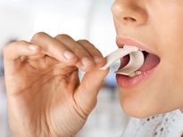 चुइंगम चबाना भी है सेहत के लिए फायदेमंद, जानिए इससे होने वाले फायदे