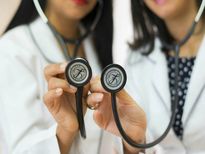   Gynecologist के पास जा रही हैं तो कभी ना छुपाएं उनसे ये 11 बातें 