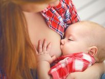 ब्रेस्‍टफीडिंग के दौरान आपका बच्‍चा सो जाता है.. कहीं वो भूखा तो नहीं रह गया? 