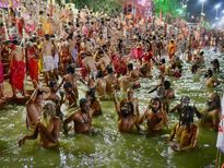 समुद्र मंथन में निकले अमृत कलश से जुड़ा है कुम्भ का रिश्ता!