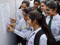 बोर्ड रिजल्ट: बच्चे की काबिलियत को अंकों से ना मापें, इन पर दे ध्यान