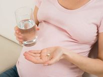 प्रेग्नेंसी में भूल से भी न खाएं पेरासिटामोल, पेट में पल रहे हैं बच्‍चें के ल‍िए हो सकता है खतरनाक 