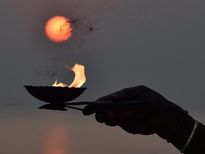 मकर संक्रांति 2020: उत्तरायण पर गंगा स्नान का मिलता है कई गुना लाभ, जानें तिथि और शुभ मुहूर्त