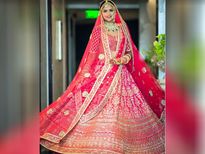 खूबसूरत लुक के लिए लहंगे के साथ इन तरीकों से ड्रेप करें दुपट्टा