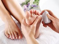 सुंदर और बेदाग पैरों के लिए इस्तेमाल करें ये घरेलू नुस्खे