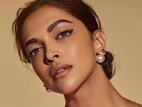क्रिसमस पर खूबसूरत लुक के लिए स्किन टोन के अनुसार चुनें आईशैडो 