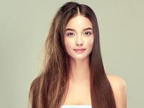 सिल्की और शाइनी बालों के लिए घर पर करें स्टीम, जानें बालों को भाप देने का सही तरीका और फायदें