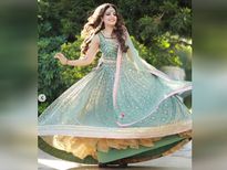 कॉमेडियन सुगंधा मिश्रा और संकेत भोसले की मेहंदी सेरेमनी फोटो और वीडियो
