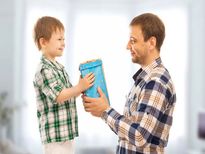 Father's Day Gift Ideas: इस साल फादर्स डे पर पापा को इन स्पेशल गिफ्ट्स के साथ करें विश
