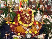 परिवार की सुख-समृद्धि के लिए किया जाता है वरलक्ष्मी का व्रत, इस व्रत से जुड़ी हर एक जानकारी पाए यहां
