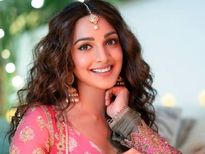 फेस्टिव सीजन में सिल्की और शाइनी बालों के लिए लगाएं वैसलीन, 5 रुपए में करें हेयर स्पा