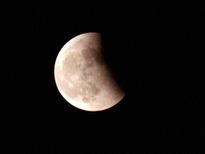 Chandra Grahan 2021: साल के आखिरी चंद्र ग्रहण के दौरान करें इन चमत्कारी मंत्रों का जाप, आने वाला वर्ष होगा ख़ास