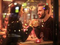 Valentine Day: पहली डेट को खास बनाने के लिए फॉलो करें स्पेशल डेटिंग टिप्स, ताउम्र याद रहेगा ये रोमांटिक लम्हा 