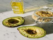 Avocado Oil : क्या ये आपकी हेल्थ के लिए अच्छा है? जानें इसके फायदे और नुकसान 