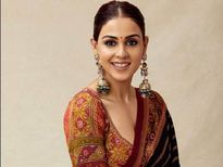 फेस्टिव सीजन में खूबसूरत दिखने के लिए एक्ट्रेस जनेलिया देशमुख से लें मेकअप आइडियाज