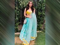 दशहरे पर पहने ये ट्रेंडी आउटफिट्स  फैशनेबल के साथ-साथ दिखेंगी स्टनिंग  
