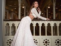एथनिक आउटफिट्स में भी कहर ढाती हैं मलाइका अरोड़ा, आप भी लें आइडिया