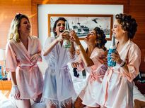 Breakup Party : प्यार में टूटा है दिल, तो रोना-धोना छोड़े न्यू वाइब्स संग सेलिब्रेट करें ब्रेकअप पार्टी 