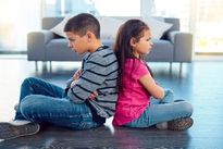 Relationship: भाई या बहन से आपका रिश्ता हो रहा टॉक्सिक, तो सिबलिंग राइवलरी को ऐसे करें डील