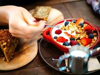 Health Tips : सर्दियों में दूर भागेगी ठंड जब आप खाएंगे ये देसी चीजें 
