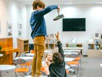 Child Bullying: अगर आपका बच्चा भी स्कूल में करता है दादागिरी, तो पेरेंट्स इससे कैसे निपटें 