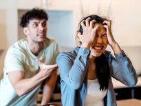 Relationship Tips: शादी के बाद पार्टनर कर रहा अपमानजनक व्यवहार? तो इन तरीकों से करें हैंडल