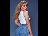Model With Bushy Eyebrows Is Defying Beauty Standards