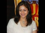 இன்று பிறந்தநாள் கொண்டாடும் ஜோதிகாவின் லேட்டஸ்ட் ஸ்டைல்கள்!!!