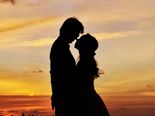 உங்கள் உயரத்தில் இல்லாதவரை முத்தமிடுவது எப்படி?