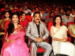 'உத்தம வில்லன்' படத்தின் இசை வெளியீட்டிற்கு பிங்க் நிற புடவையில் அம்சமாக வந்த ஸ்ருதிஹாசன்!