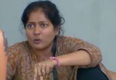 அம்மாவைத் தவிர வேறு யாரும் நீங்கள் திட்டுவதை பொறுத்துக் கொள்ளமாட்டார்கள் என்று தெரியாதா காயத்திரி 