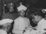 ஒரு ஆசிரியர் மாணவனை எப்படி அணுக வேண்டும்.? Dr.ராதாகிருஷ்ணனின் மெய்சிலிர்க்க வைக்கும்  சம்பவங்கள் !!