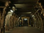 கோவில் கருவறை ஏன் இருட்டாக இருக்கிறது என்று தெரியுமா? 