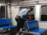 ஓடும் ரயிலில் காவலர் முன் மானபங்கப் படுத்தப்பட்ட பெண் மும்பையில் பரபரப்பு - வீடியோ!