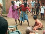 நடு ரோட்டில் பெண்ணுக்கு நேர்ந்த கொடுமை! 