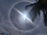 Sun Halo: வானில் நிகழ்ந்த பெரிய அதிசயம்: சூரியனை சுற்றி காணப்பட்ட ஒளிவட்டம்.. இதற்கு என்ன காரணம் தெரியுமா? 