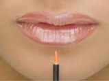 How To Apply Lip-Gloss