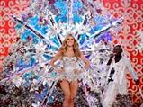 Heidi Klum Walk The ramp At Victoriaâ€™s Secret Fashion Show