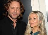 Russell Crowe Turns Househusband