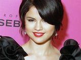 Selena Gomez, Justin Bieber Not Appreciated For PDAs