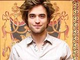 Robert Pattinson 'Confesses' Something To His Fans!