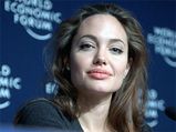 How To Get Angelina Jolie's Seductive Lips?