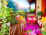 Decorate Summer Balcony With Accessories