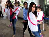 Aishwarya Rai & Aaradhya Wear Matching Outfits To Support Pink Panthers!