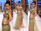 Malaika Arora Khan Turns A Hot Bride For Arpita Mehta at Lakme Fashion Week 2015