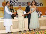 Kangana Shines Like A Diamond At National Awards