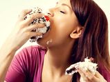 7 Surprising Signs Of Food Addiction That You Must Not Ignore!