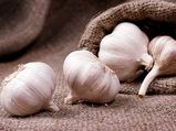 6 Surprising Ways To Use Garlic In Hair Care