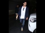 Kunal Khemu Spotted; Stuns All With His Stud Looks